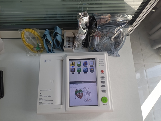 Elektrokardiyograf 12 Kanal EKG Analizi Büyük Taşınabilirlik Hastane Klinik için Konforlu Operasyon