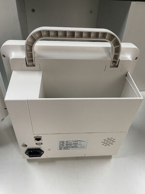 İsteğe bağlı bir yazıcı ve stand ile hastane kullanımı için çok parametreli tıbbi yatak hasta monitörü