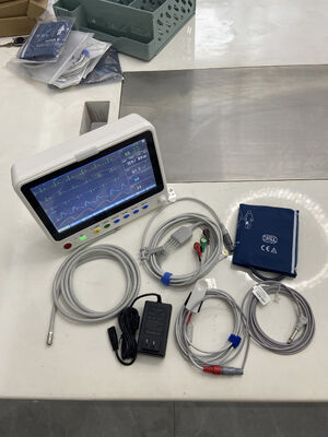 Taşınabilir 10 İnç Ambulans Servisi Tıbbi EKG Monitörü Çok Parametreli Yoğun Bakım Taşınabilir Kardiyak Monitör