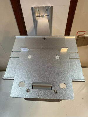 Hastane Bölümü Hasta Monitörü Montajı için Yükseklik Düzenlenebilir Metal Duvar Desteni