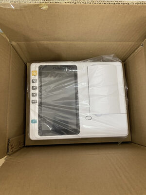 Hastaneler ve klinikler için 7 inçlik dokunmatik ekran ve termal dizi yazıcısı ile dijital 6 kanallı EKG makinesi