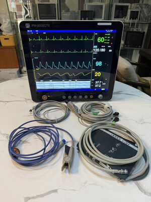 Taşınabilir 15 İnç Renkli LCD Ekran Çok Parametreli Hasta Monitörü, Arabaya/Duvar Braketine Monte Edilebilir ve 5 KG Hafif Tasarım